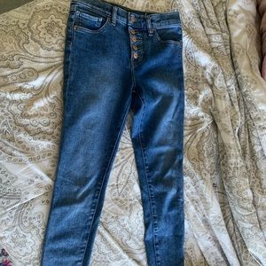 super cute barley worn womens express jeans!